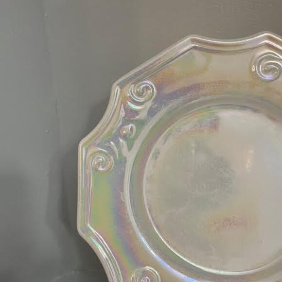 Set of 4 Italian Luncheon Plates  White Iridescent Pearlized Scalloped Edges - Picture 6 of 12